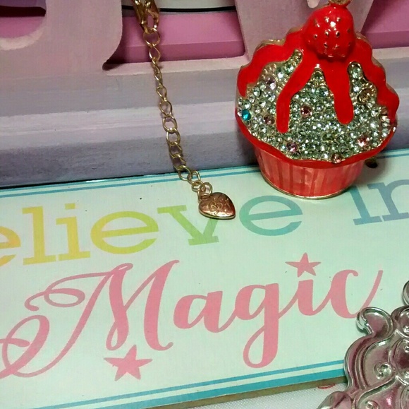 🍦🆕🍒 Cherry Ice Cream Betsey Johnson Necklace - Picture 1 of 2